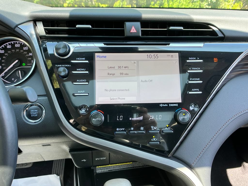 Used 2020 Toyota Camry XLE FWD image 16