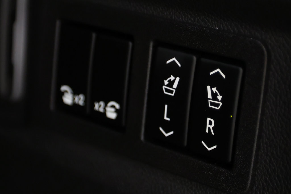 Used 2026 GMC Yukon AT4 Ultimate AWD/4WD image 14