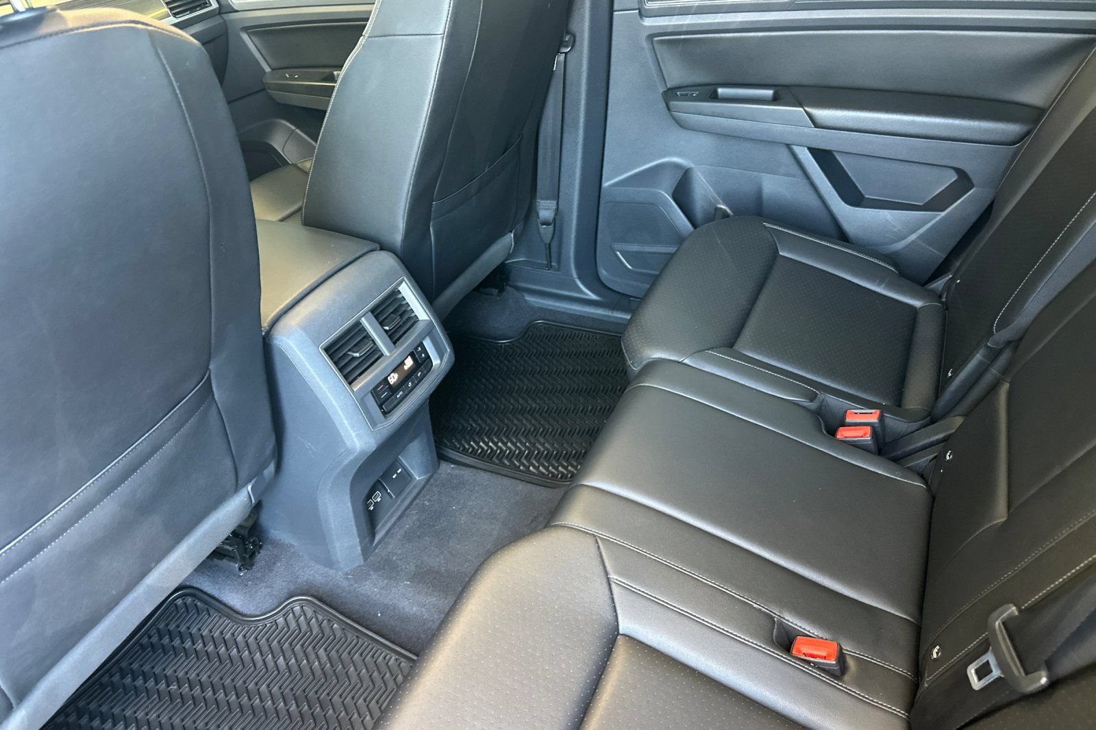 Used 2018 Volkswagen Atlas SEL AWD/4WD image 13