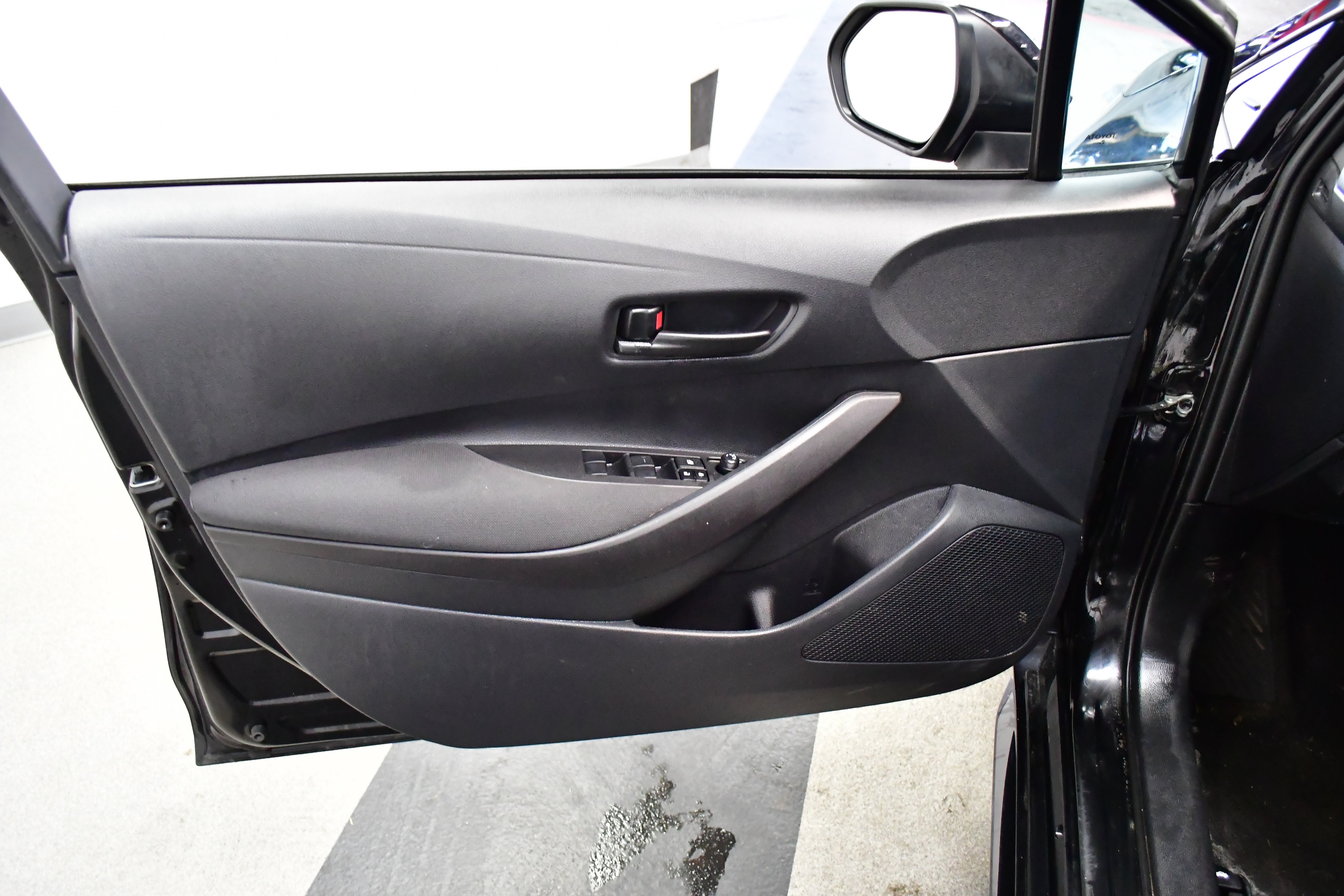 Used 2025 Toyota Corolla LE image 16