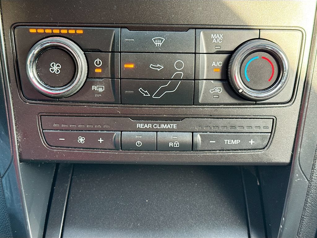 Used 2018 Ford Explorer XLT AWD/4WD image 16