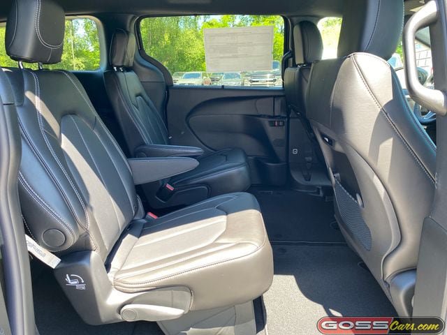 New 2027 Chrysler Pacifica Select AWD/4WD image 7