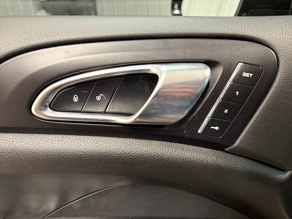 Used 2018 Porsche Cayenne Platinum Edition AWD/4WD image 32