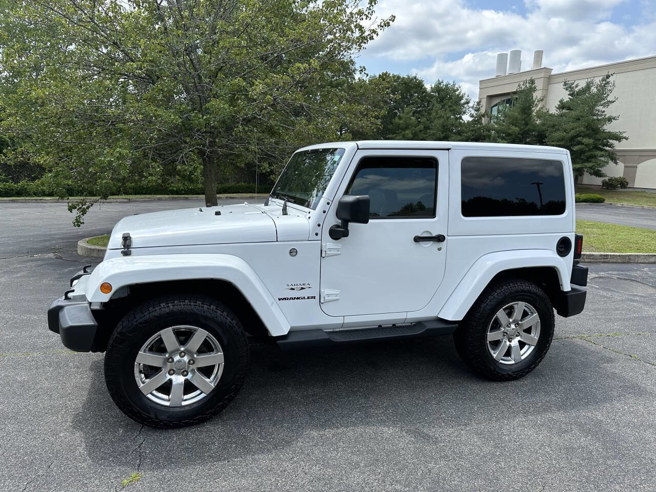 Used 2016 Jeep Wrangler Sahara w/ Connectivity Group image 6