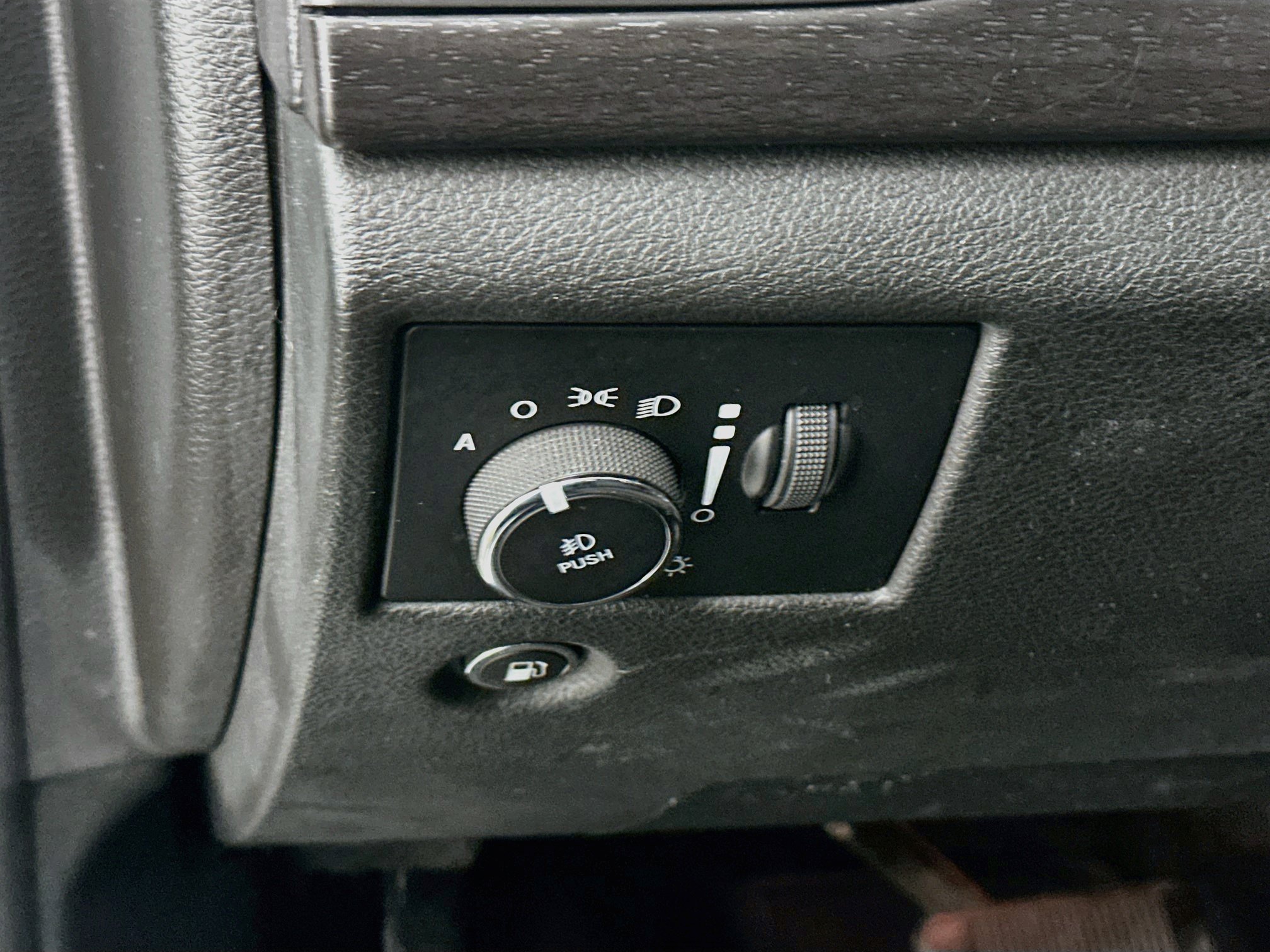 Used 2018 Jeep Grand Cherokee Laredo AWD/4WD image 17