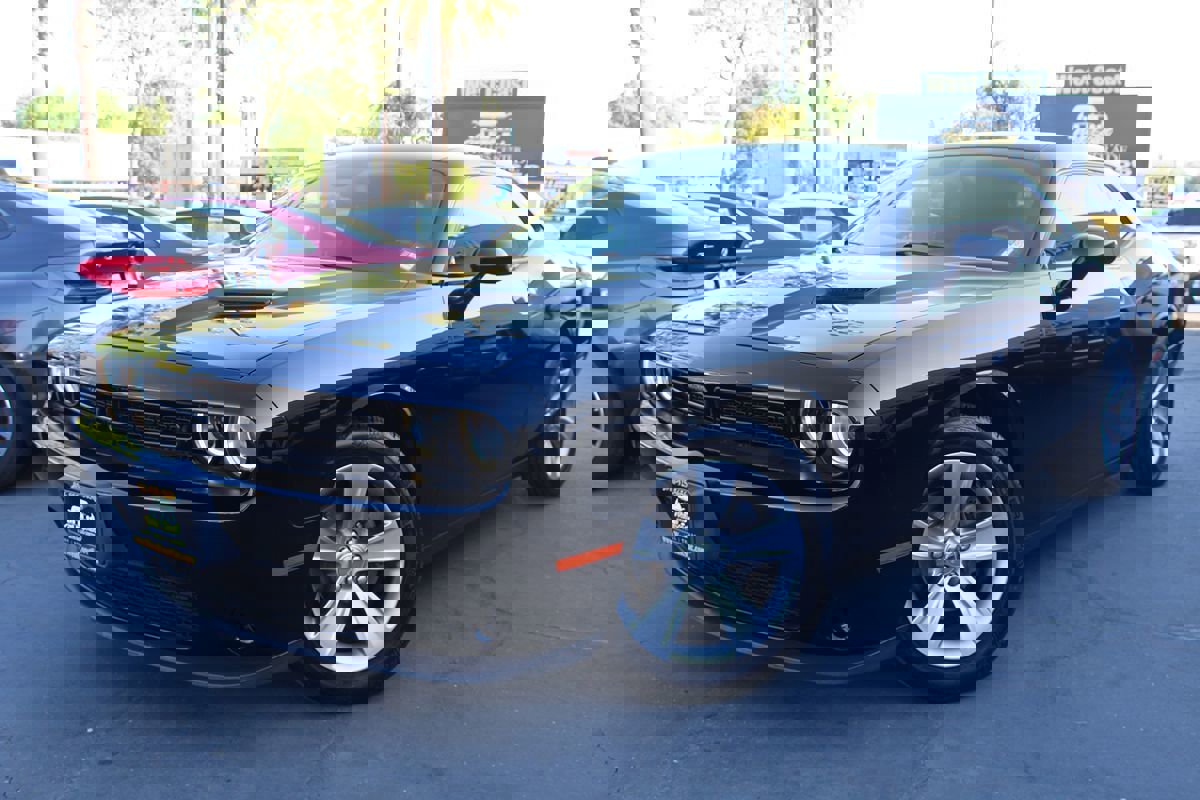 Used 2016 Dodge Challenger SXT image 30