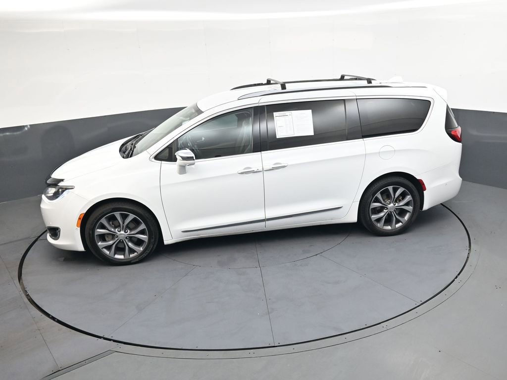 Used 2017 Chrysler Pacifica Limited FWD image 36
