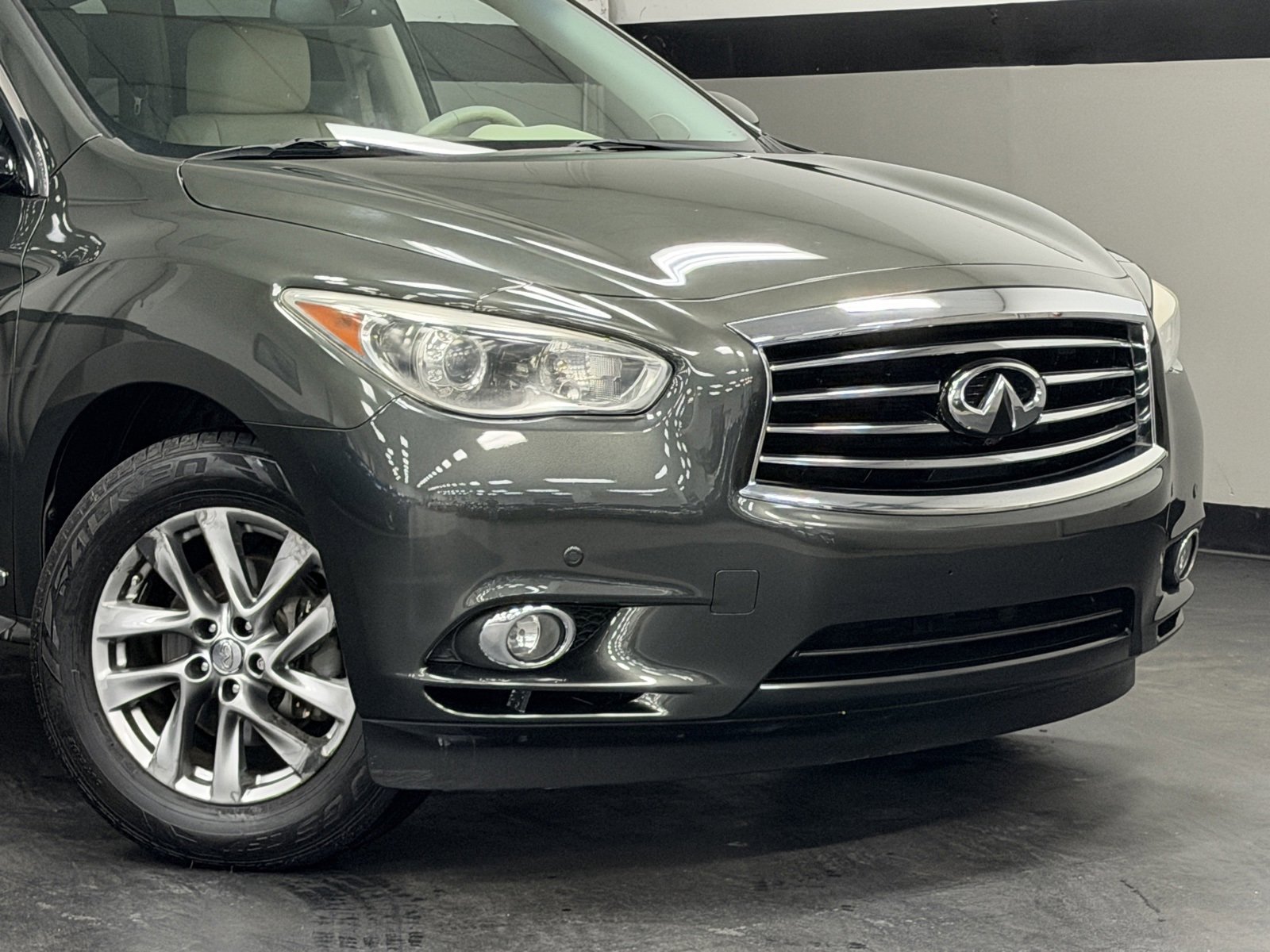 Used 2013 INFINITI JX35 Base w/ Premium Pkg image 3
