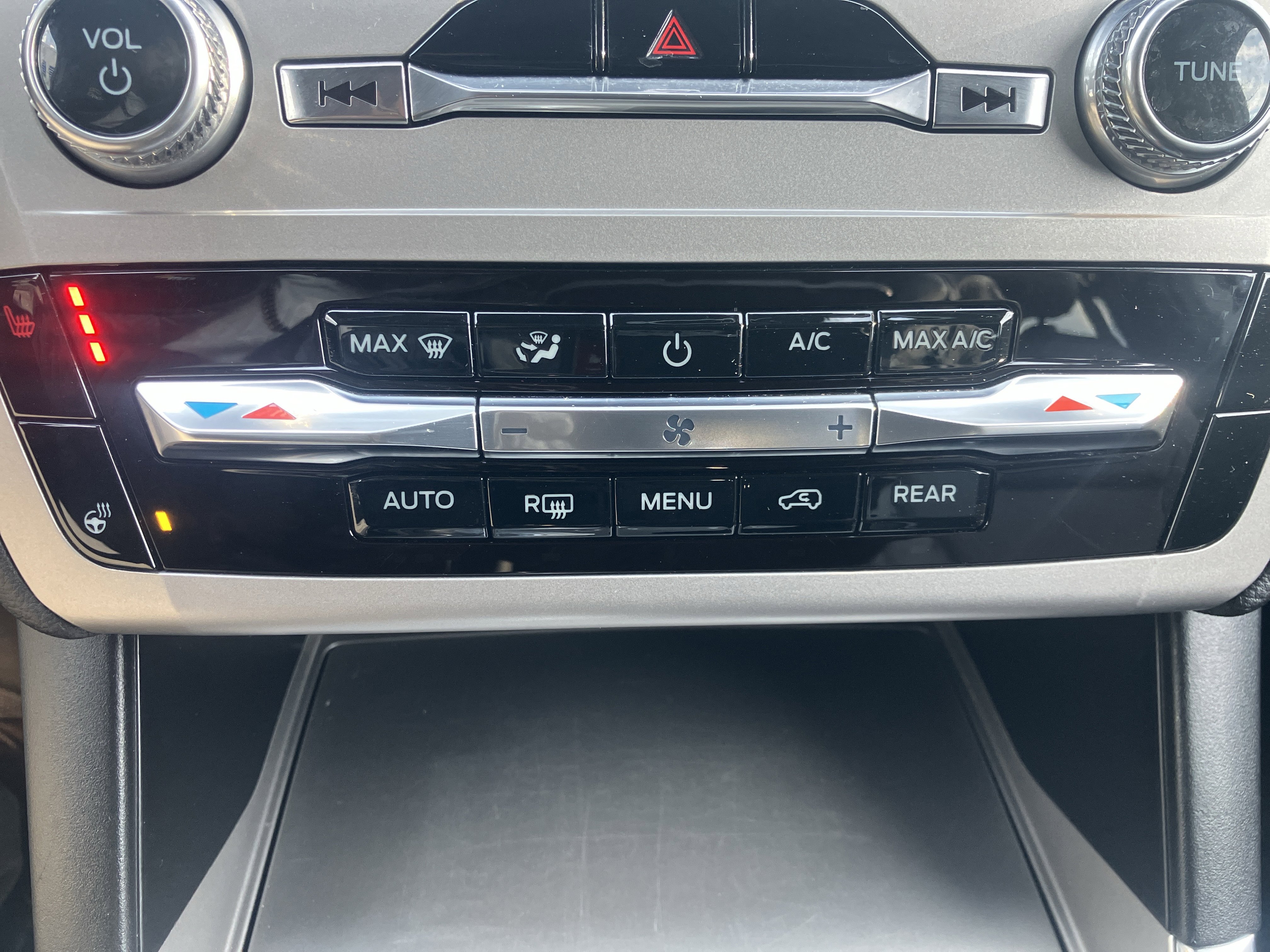 Used 2022 Ford Explorer XLT w/ Equipment Group 202A image 28