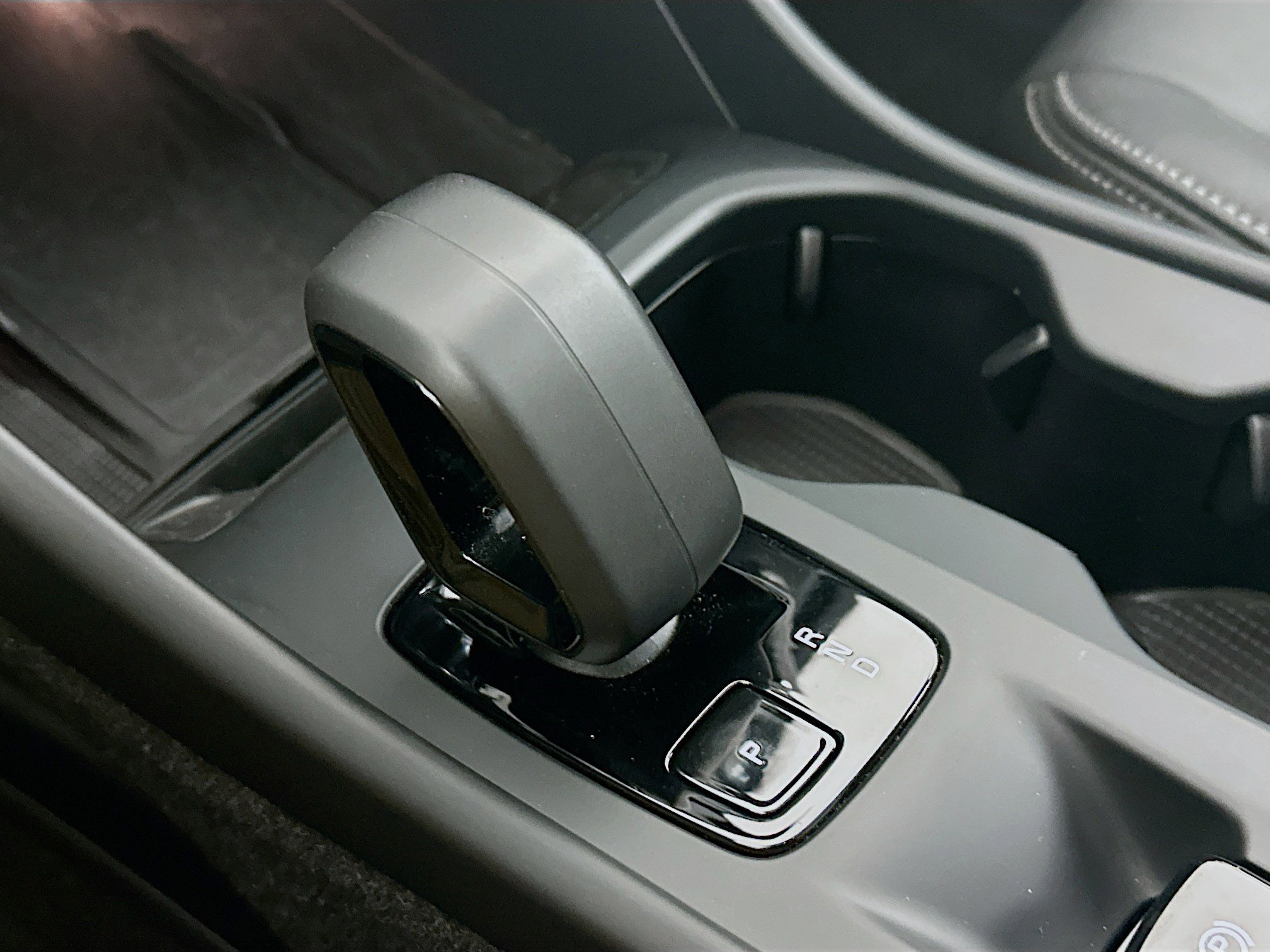 Used 2025 Volvo XC40 B5 Core image 25