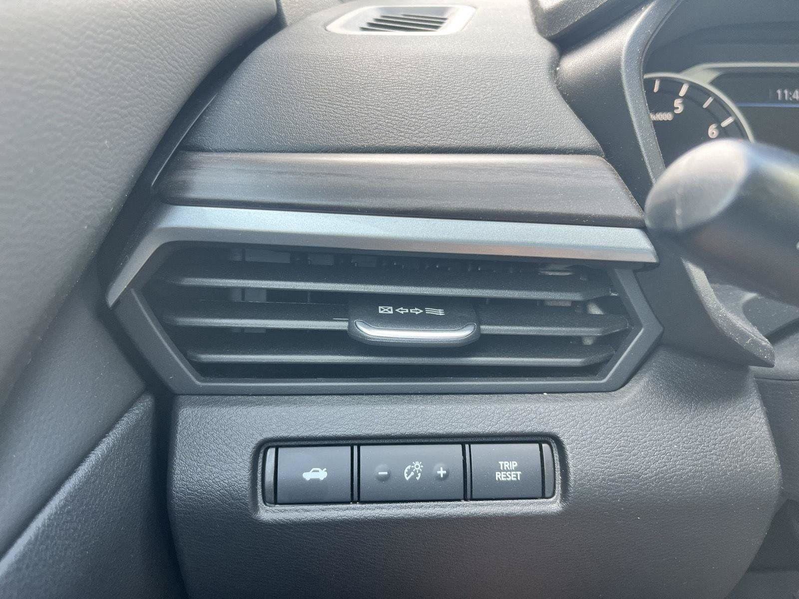 Used 2025 Nissan Altima 2.5 SV AWD/4WD image 12