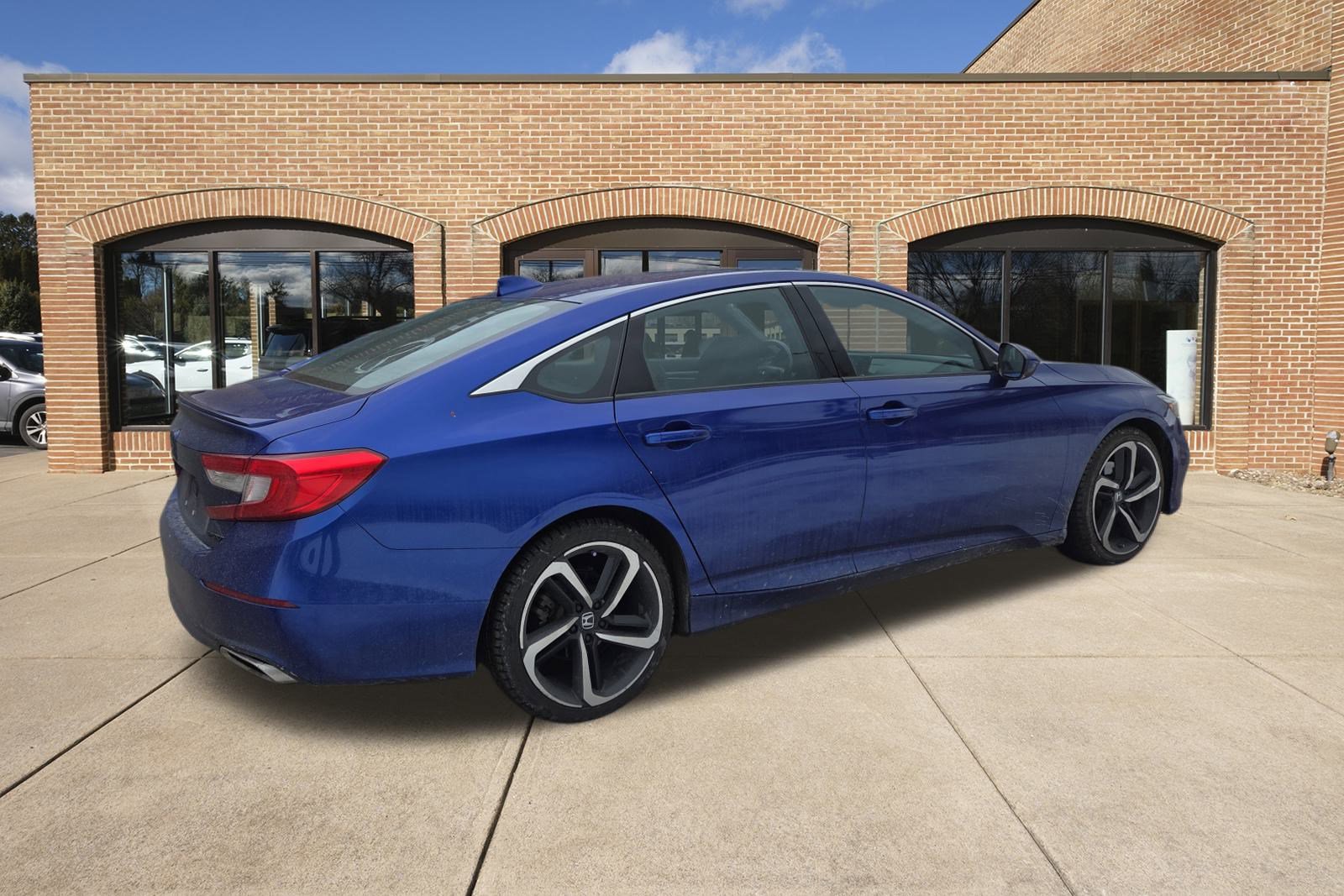 Used 2018 Honda Accord Sport image 3