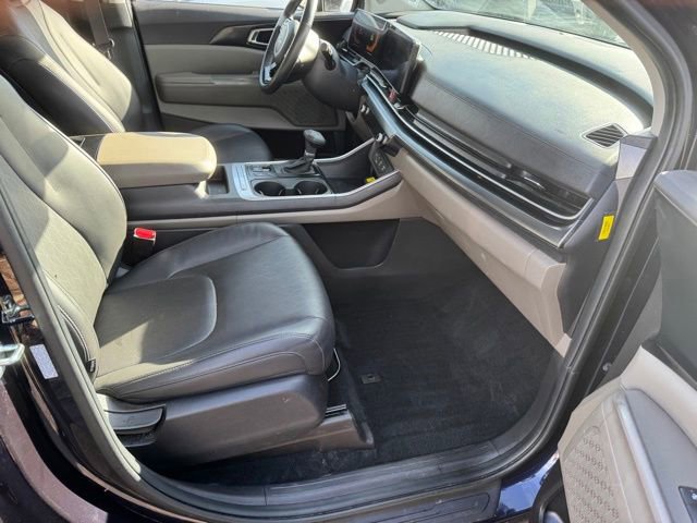 Used 2025 Kia Carnival FWD image 15
