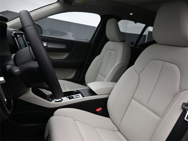 New 2026 Volvo XC40 B5 Plus w/ Protection Package Premier image 9