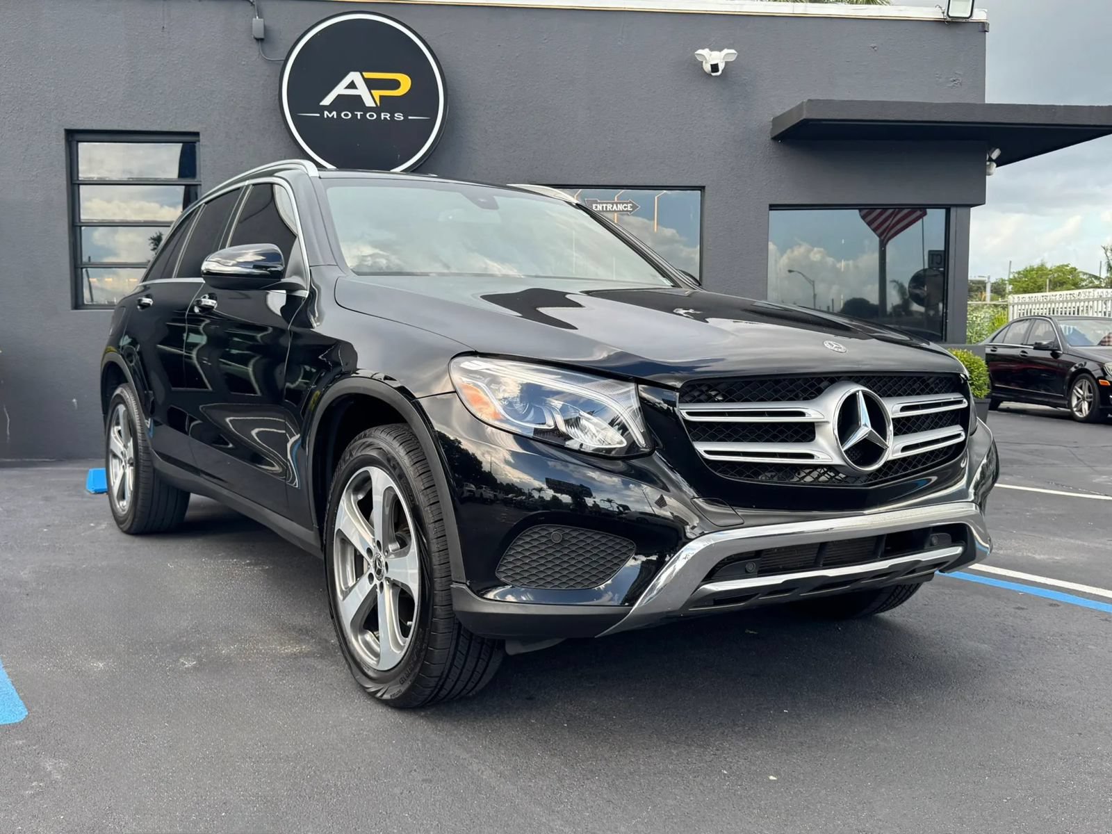 Used 2019 Mercedes-Benz GLC 300 image 1