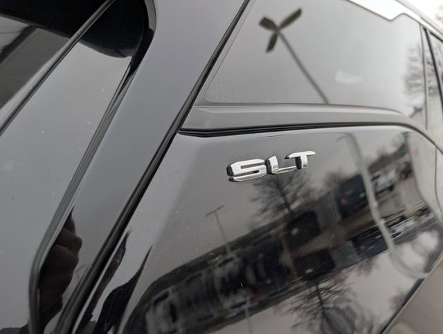 Used 2024 GMC Terrain SLT image 24