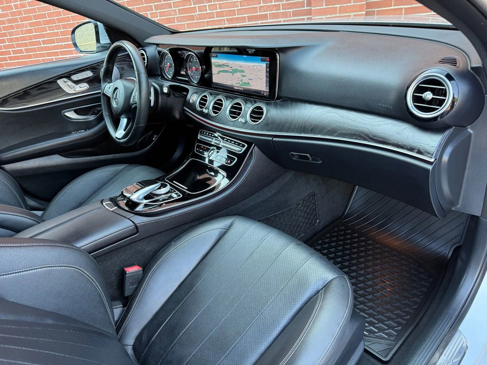 Used 2017 Mercedes-Benz E 300 4MATIC image 22