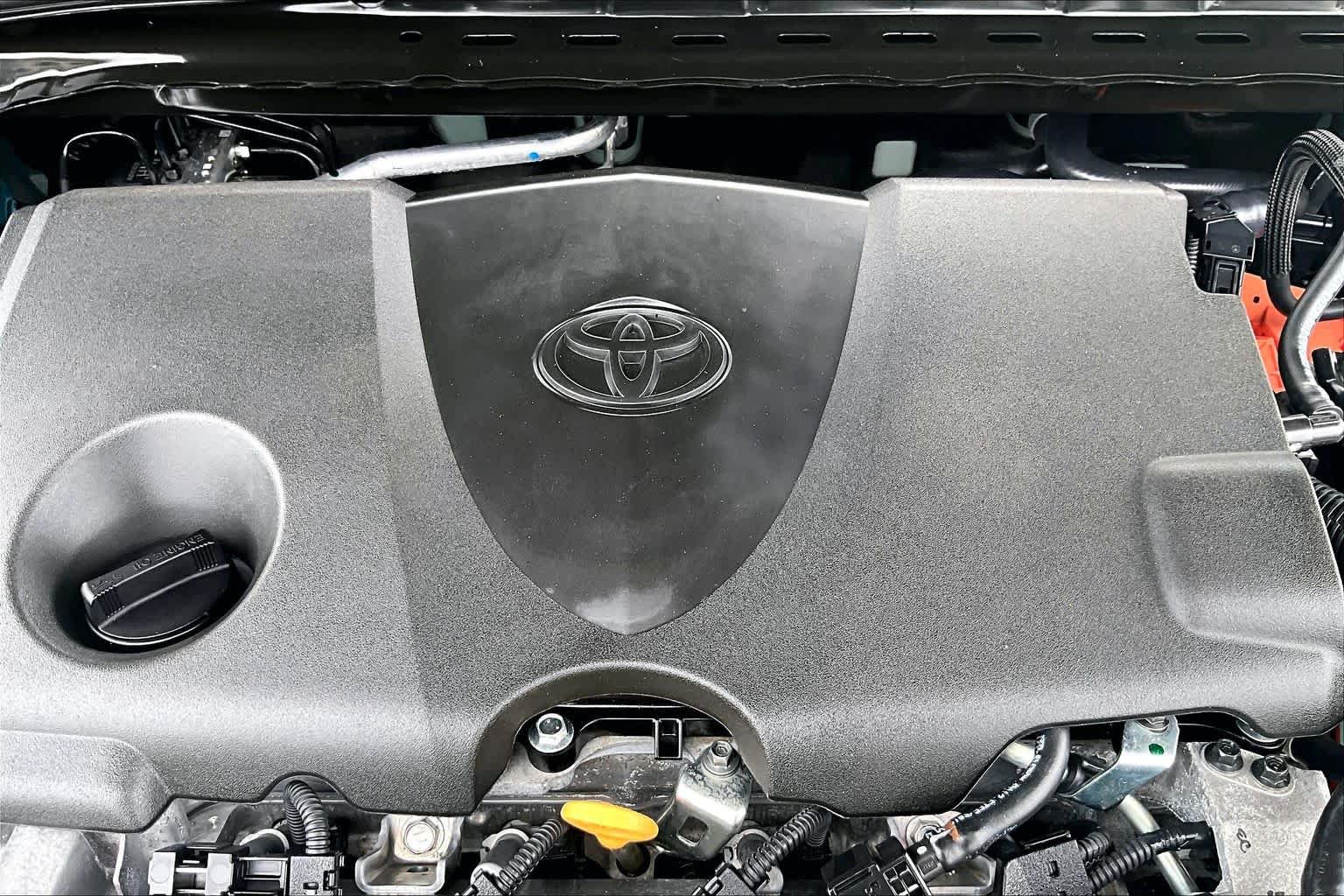 Used 2025 Toyota Camry SE w/ Convenience Package AWD/4WD image 32