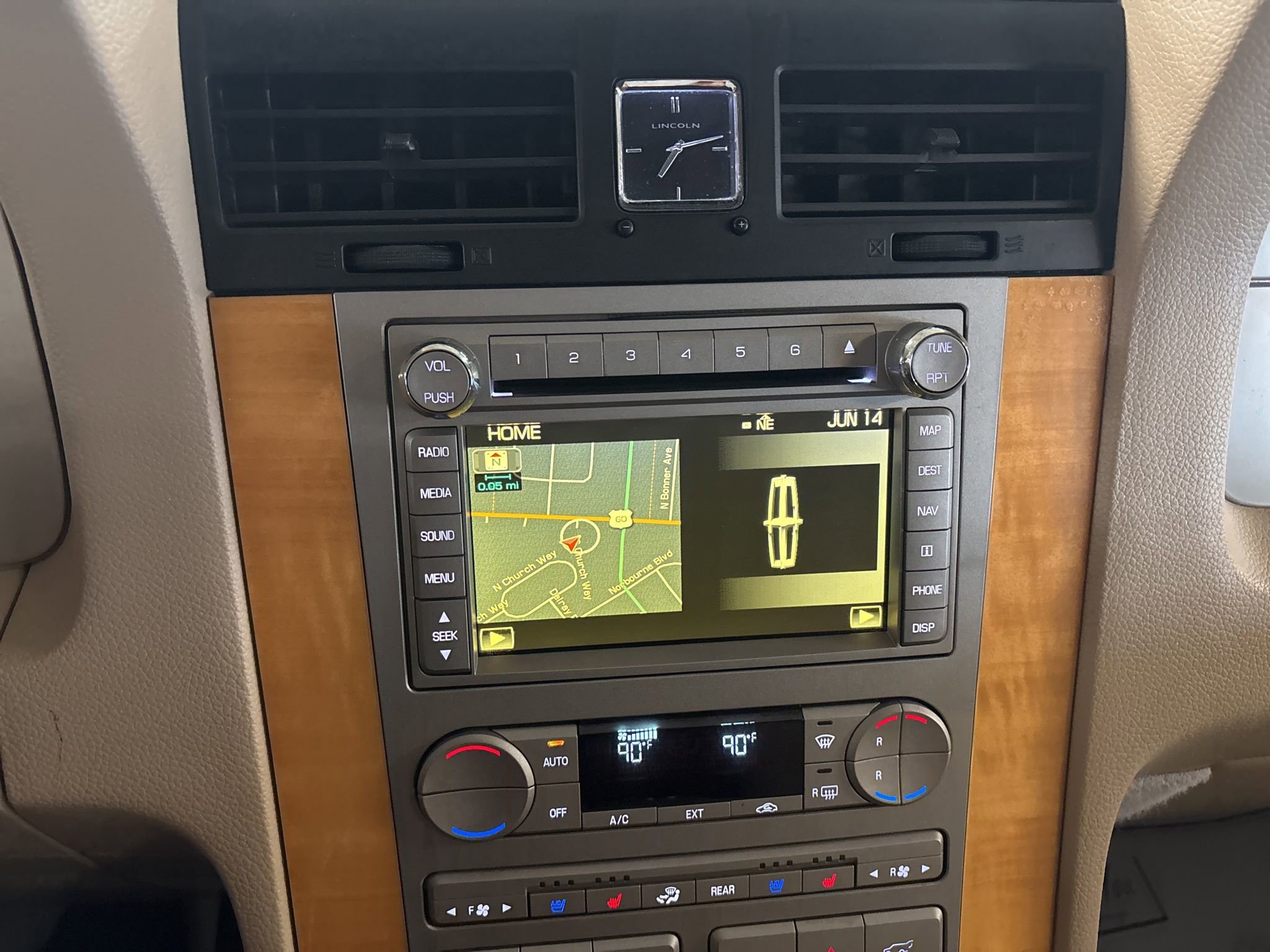 Used 2010 Lincoln Navigator L 4WD image 21