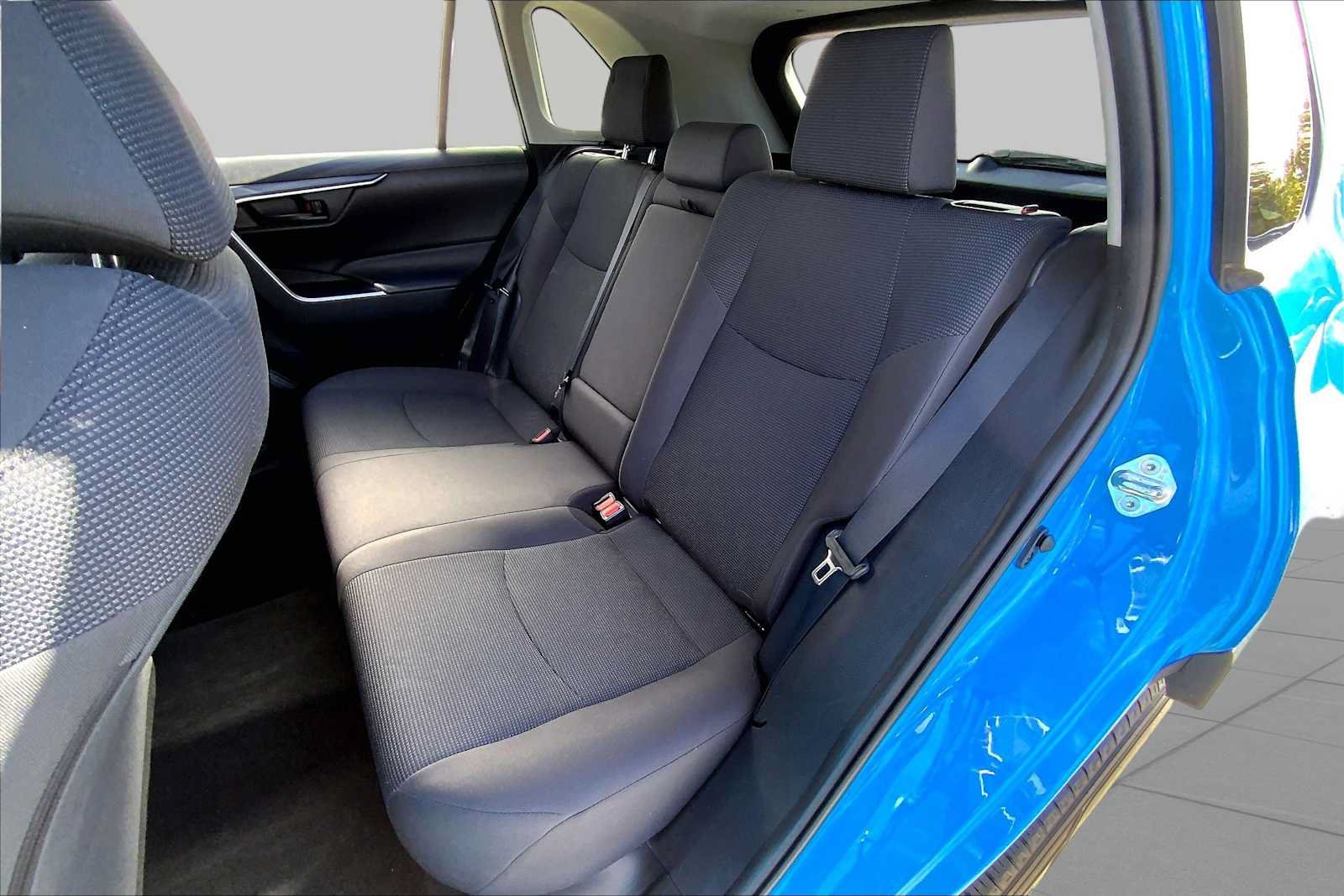 Used 2020 Toyota RAV4 LE AWD/4WD image 20