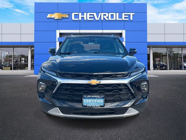 Used 2025 Chevrolet Blazer LT FWD image 2