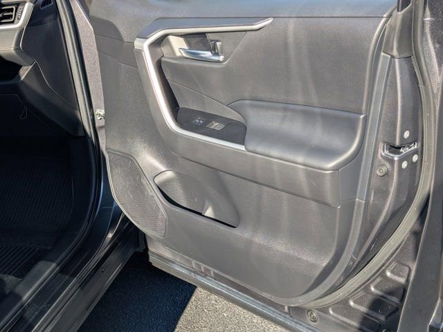Used 2022 Toyota RAV4 XLE image 13