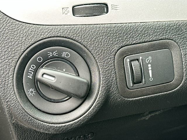 Used 2018 Dodge Journey SE image 11