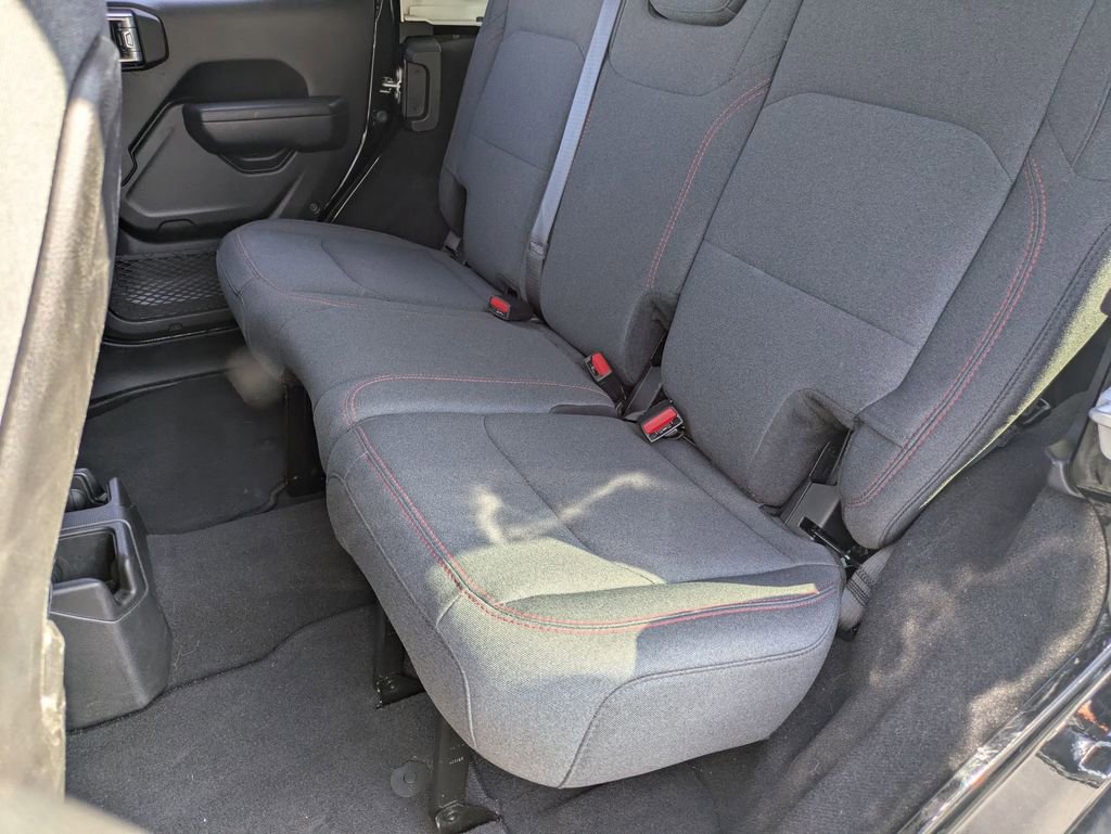 Used 2025 Jeep Wrangler Unlimited Rubicon AWD/4WD image 27