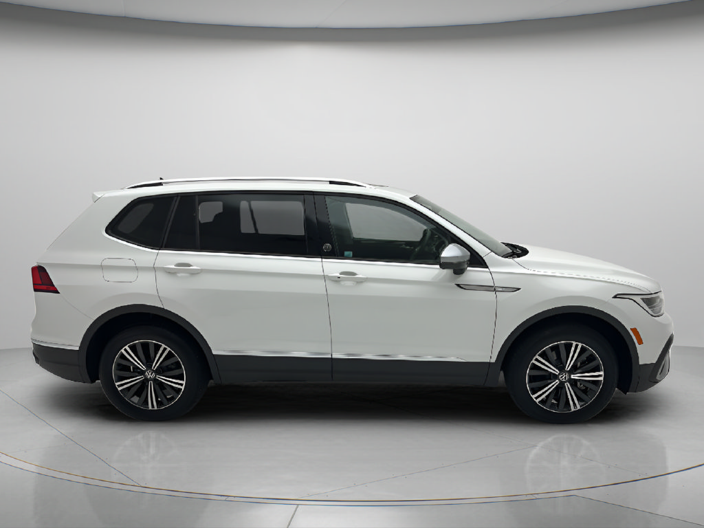 Used 2024 Volkswagen Tiguan Wolfsburg Edition AWD/4WD image 3