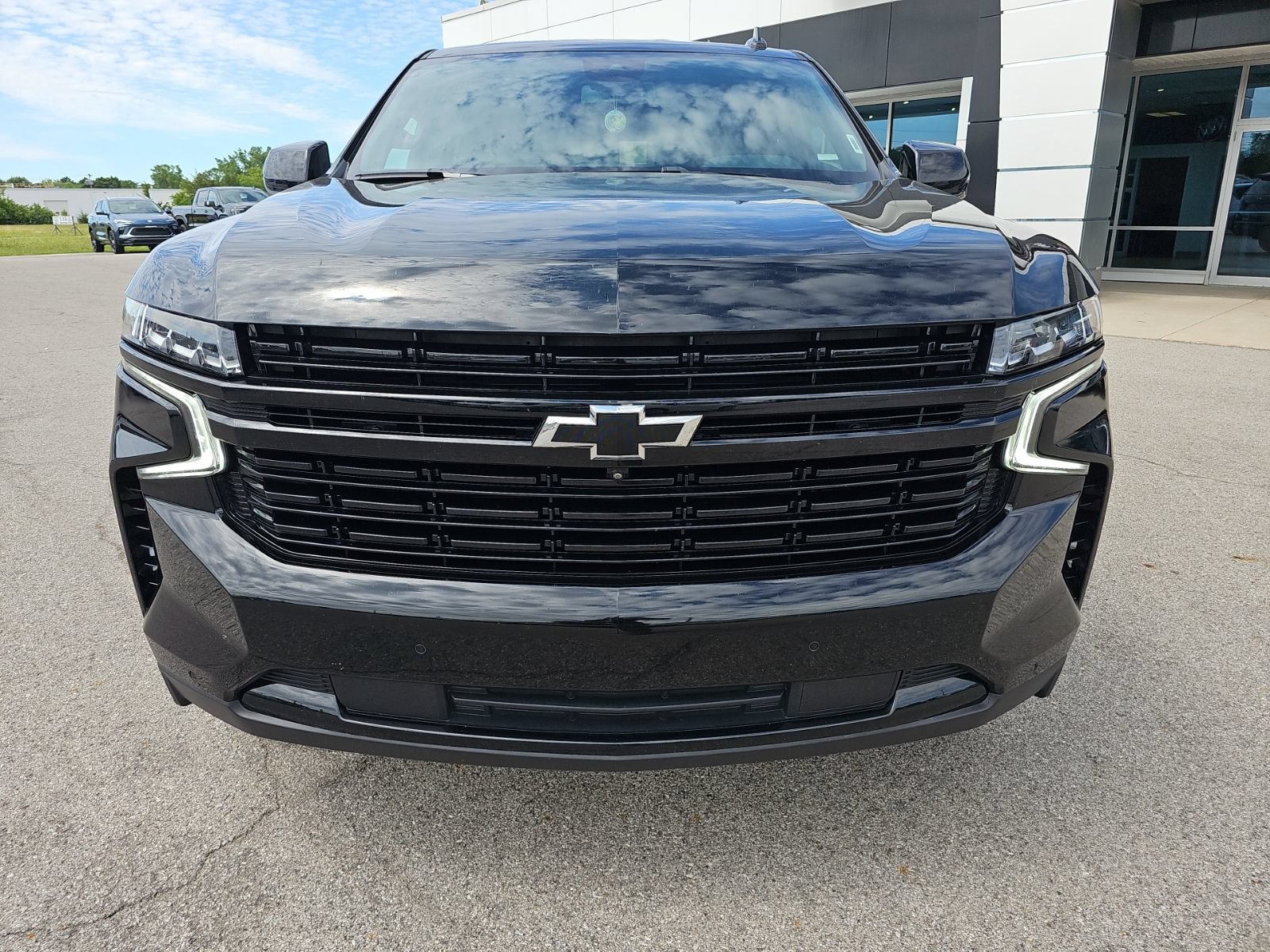 Used 2024 Chevrolet Tahoe RST w/ Luxury Package AWD/4WD image 2