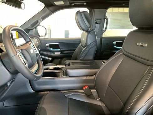 New 2026 Ford Expedition Platinum image 9