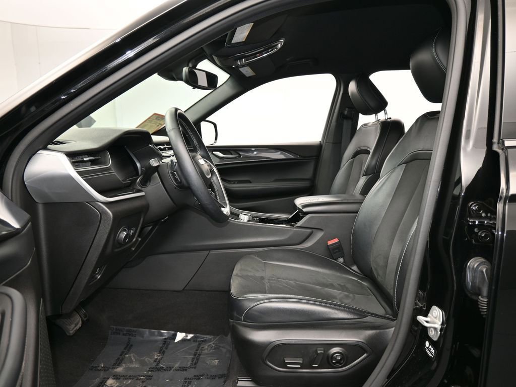 Used 2021 Jeep Grand Cherokee L Laredo image 11