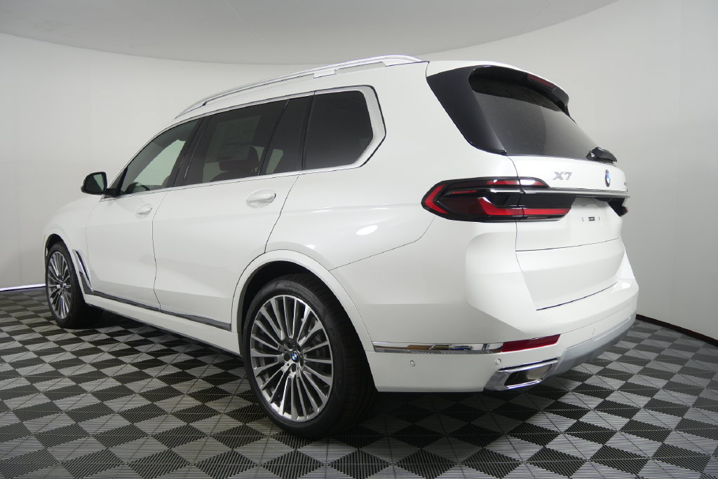 Certified 2027 BMW X7 xDrive40i w/ Premium Package AWD/4WD image 3