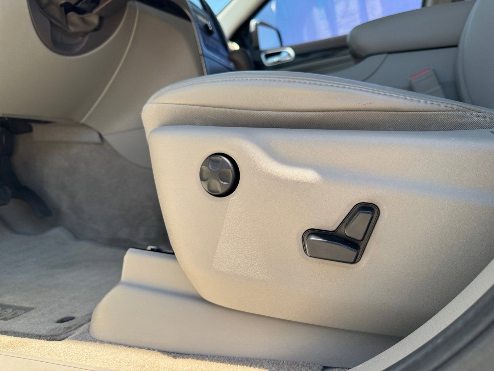 Used 2011 Jeep Grand Cherokee Laredo RWD image 19