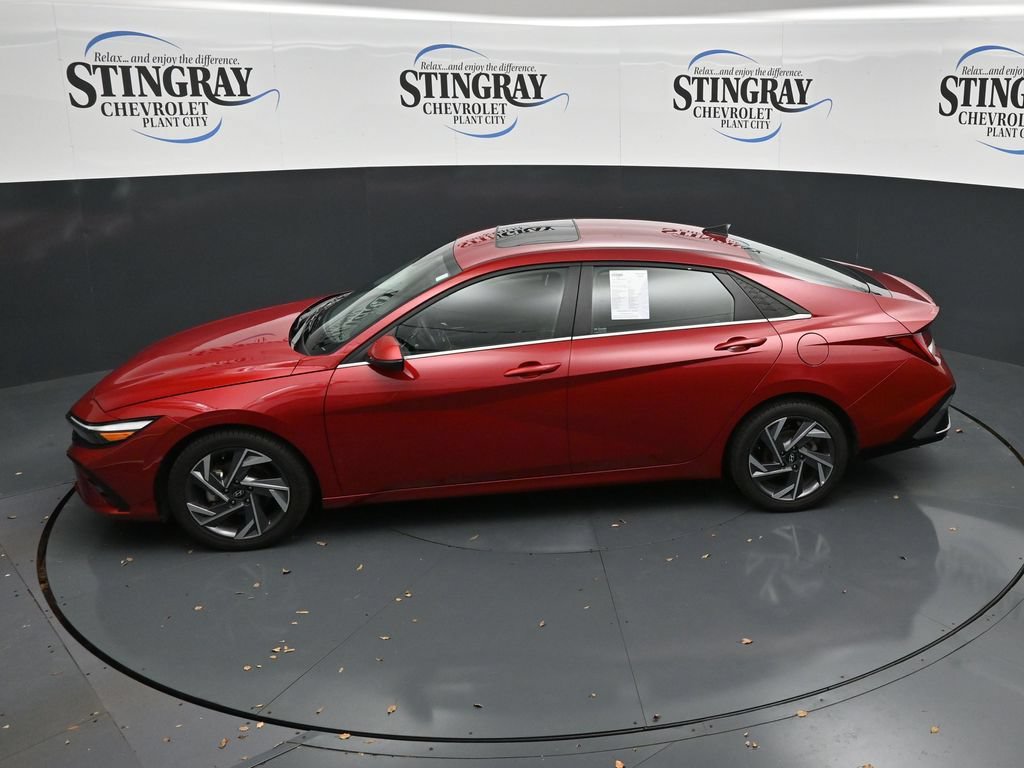 Used 2025 Hyundai Elantra Limited FWD image 21