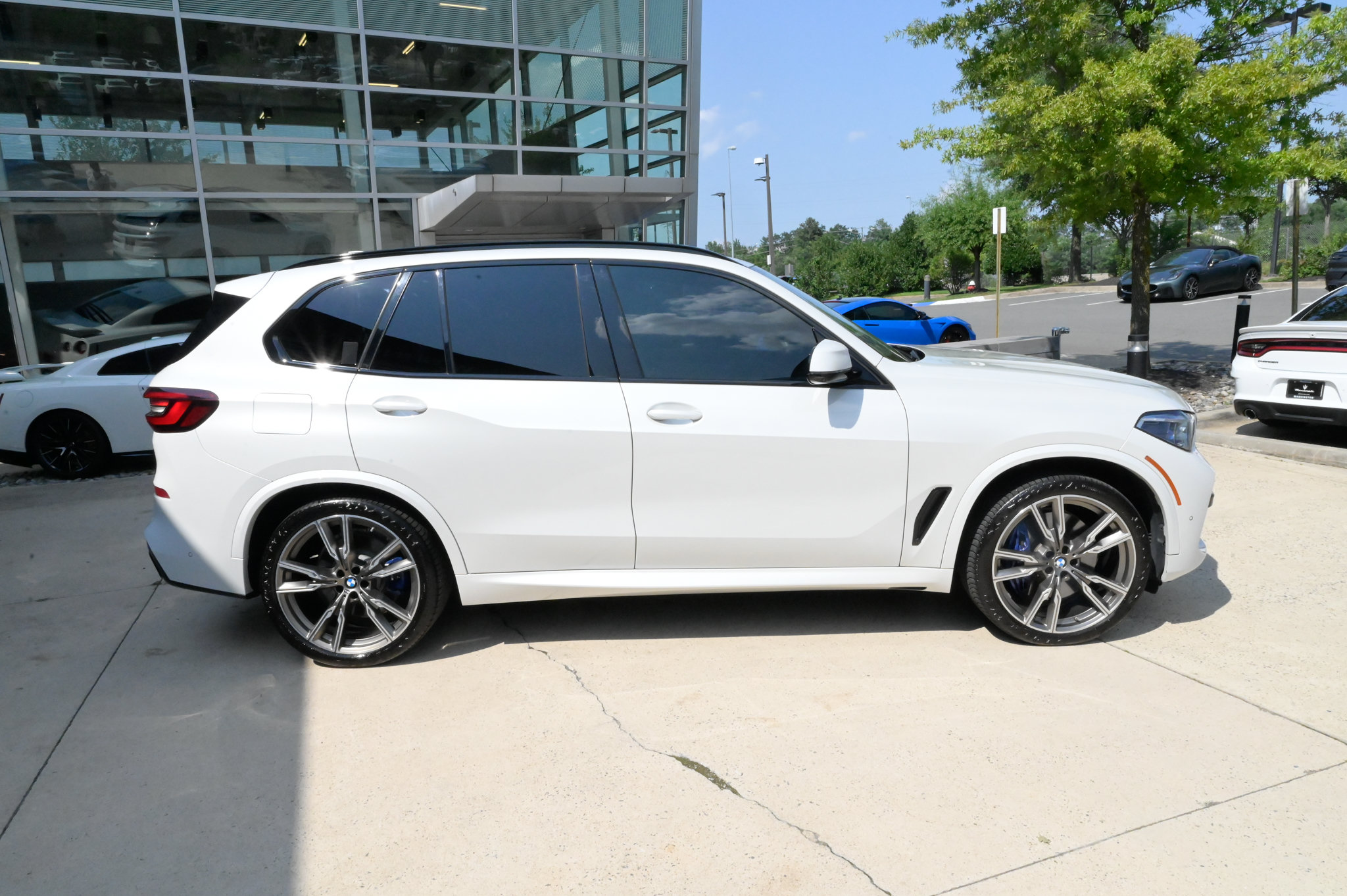 Used 2022 BMW X5 M50i w/ Executive Package AWD/4WD image 4