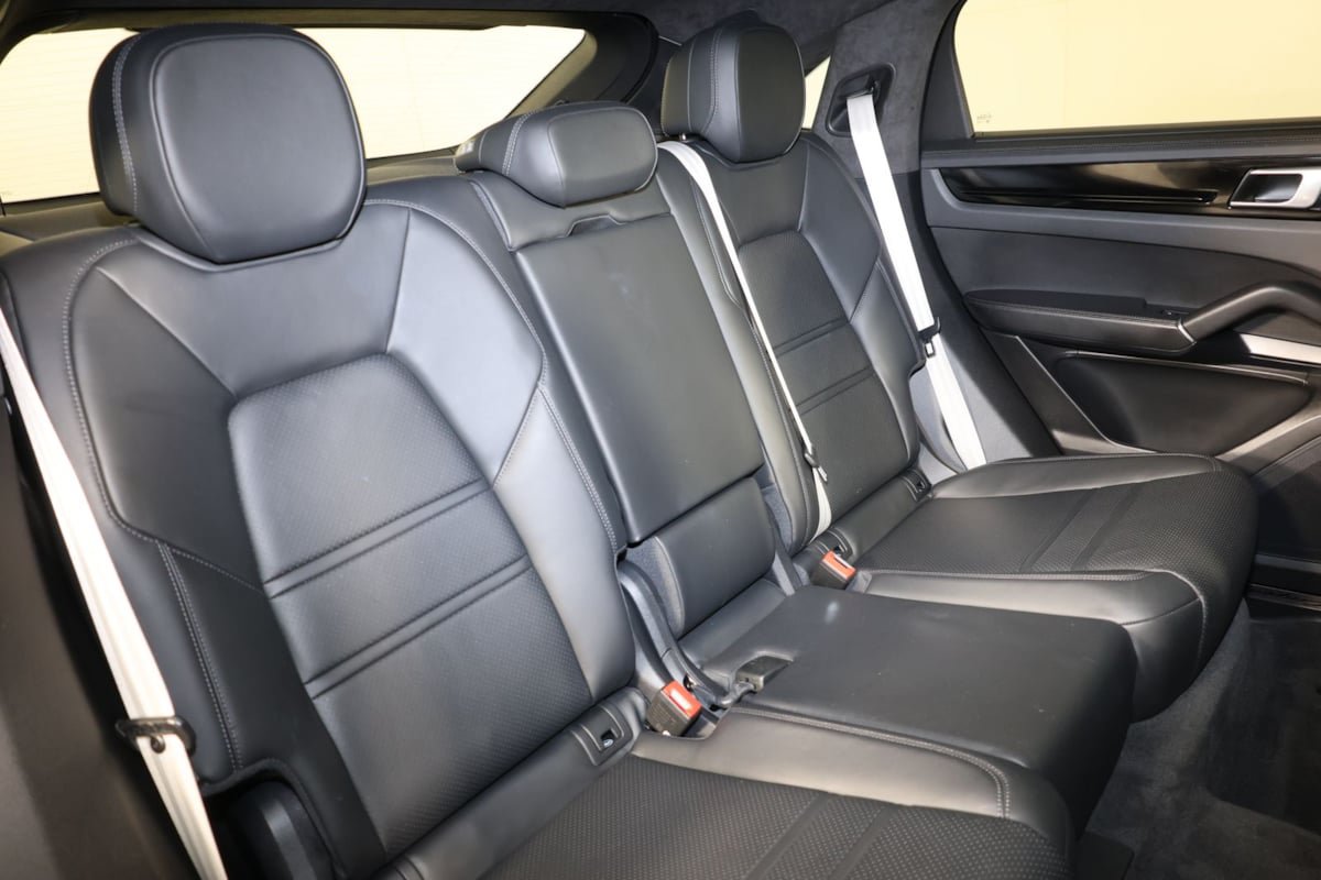 Used 2022 Porsche Cayenne GTS w/ Premium Package Plus AWD/4WD image 43