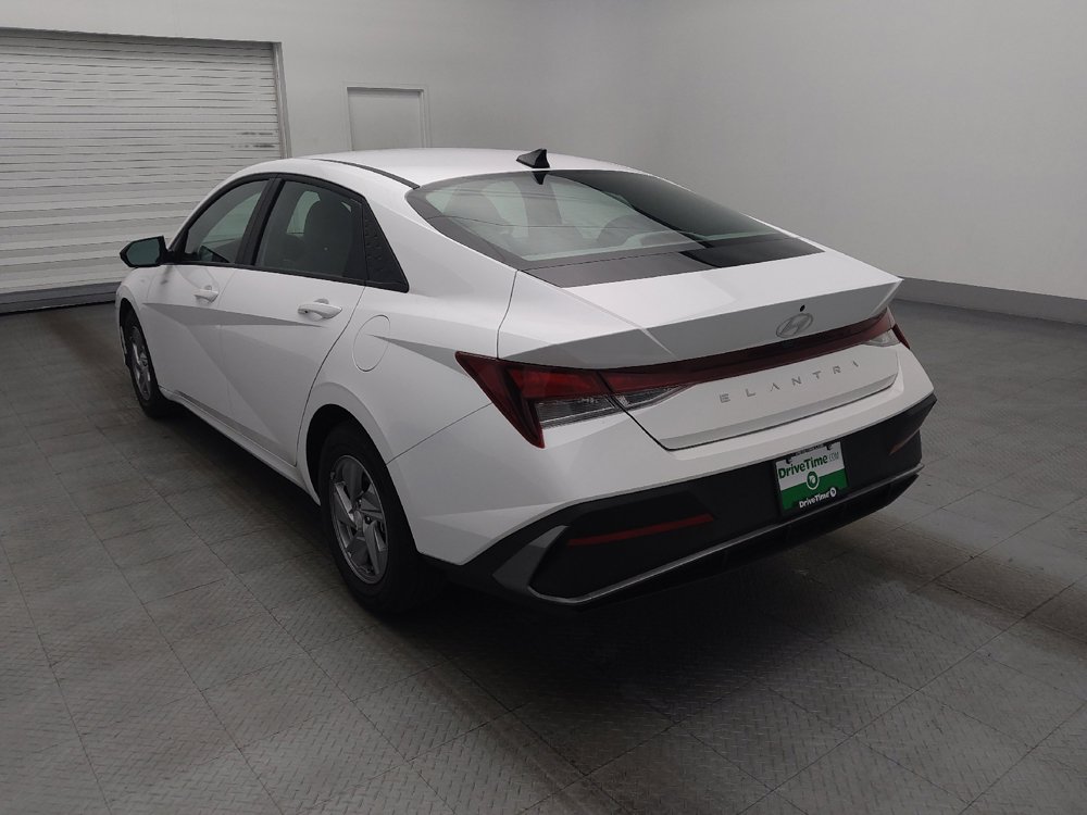 Used 2025 Hyundai Elantra SE FWD image 5