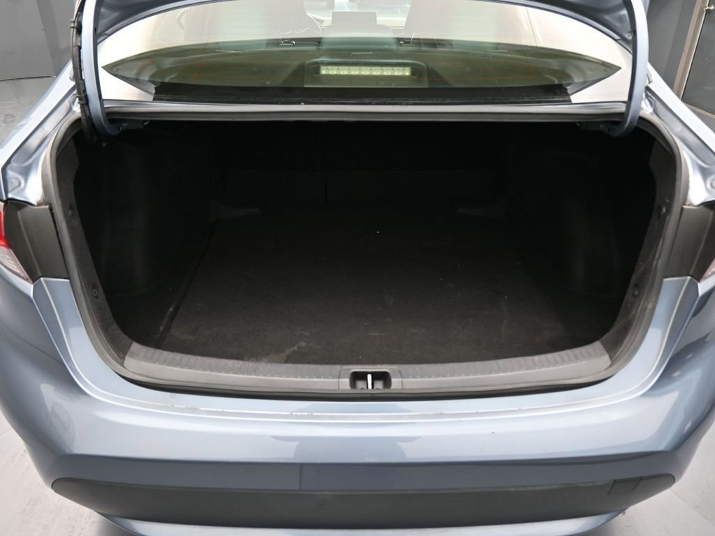 Used 2021 Toyota Corolla LE image 30