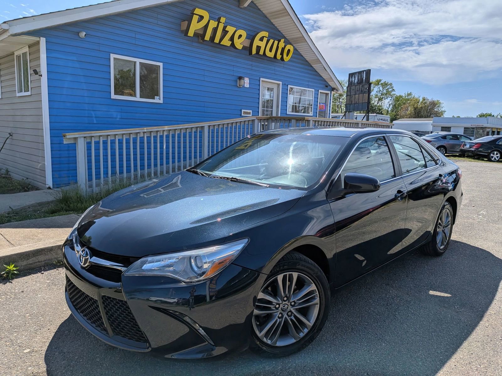 Used 2015 Toyota Camry SE FWD image 2