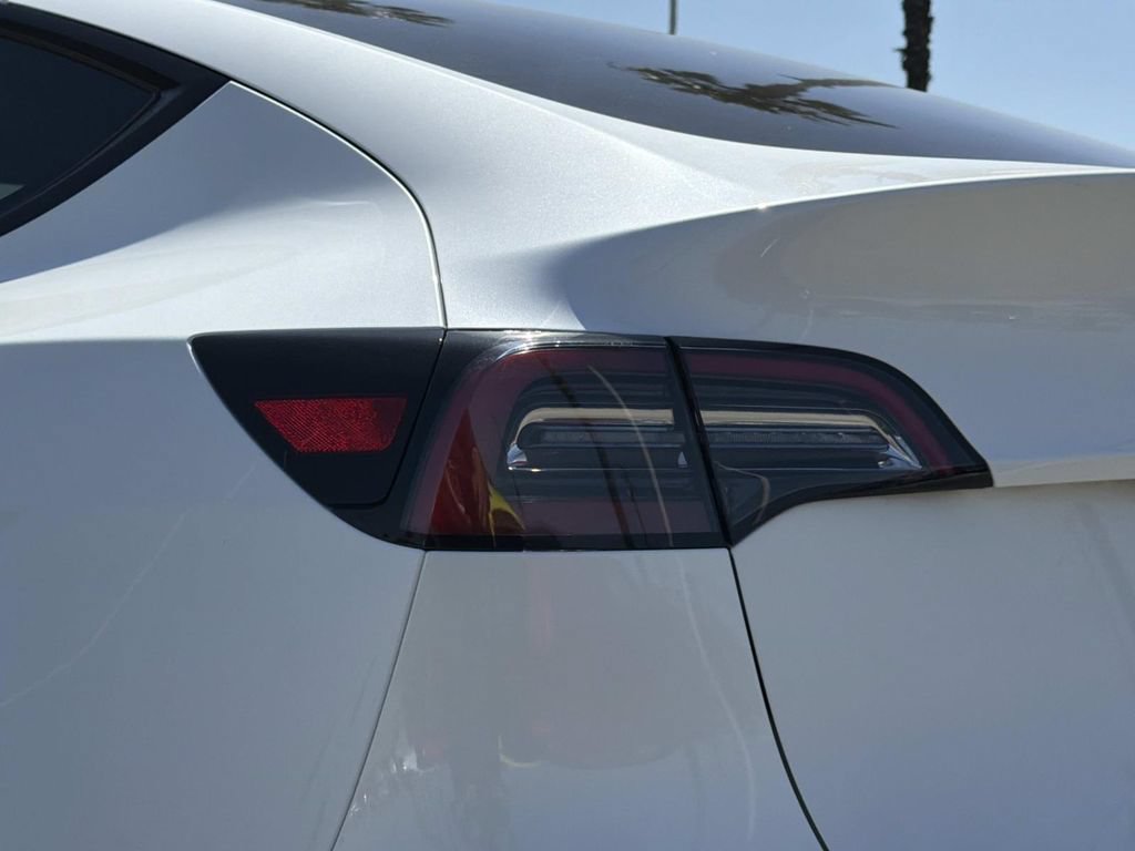 Used 2022 Tesla Model Y Performance AWD/4WD image 7