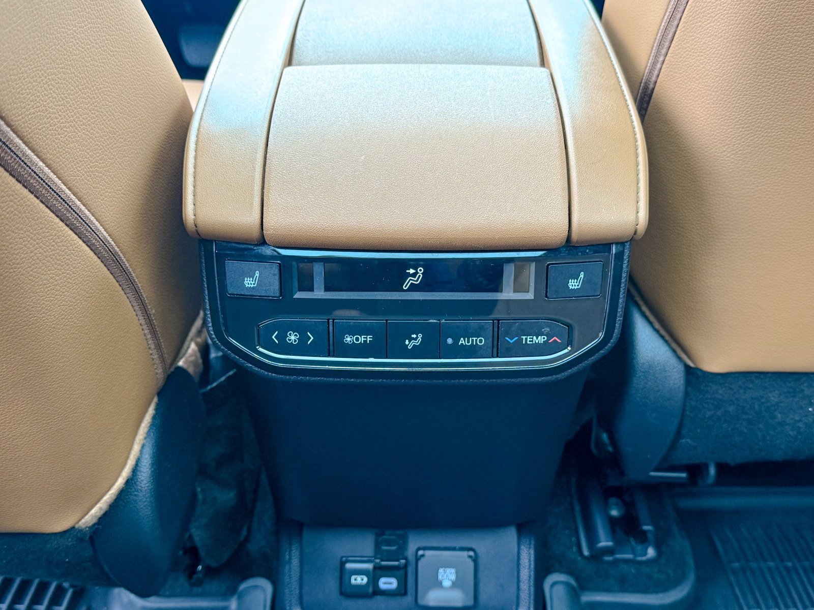 Used 2024 Toyota Highlander Platinum image 27