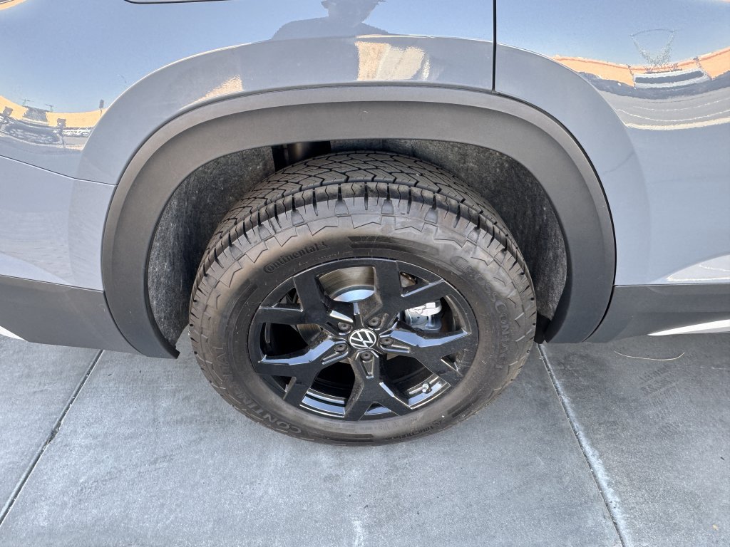 Used 2024 Volkswagen Atlas Peak Edition SE AWD/4WD image 15