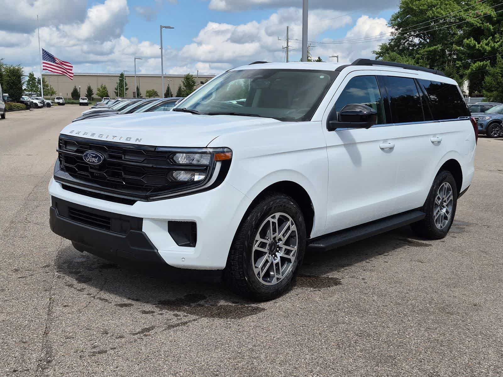 New 2026 Ford Expedition Active AWD/4WD image 4