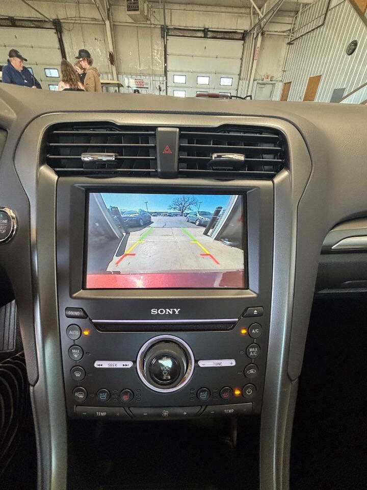 Used 2016 Ford Fusion Titanium image 3