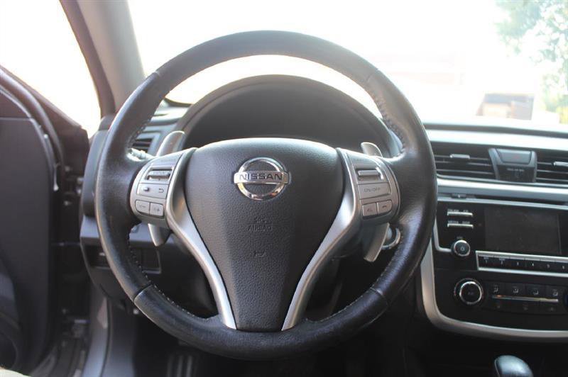 Used 2017 Nissan Altima 2.5 SR w/ LED Appearance Package FWD image 16