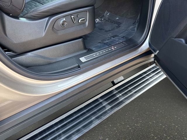 Certified 2025 Cadillac Escalade ESV Sport Platinum image 9