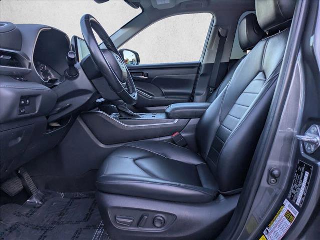 Certified 2023 Toyota Highlander XLE image 17