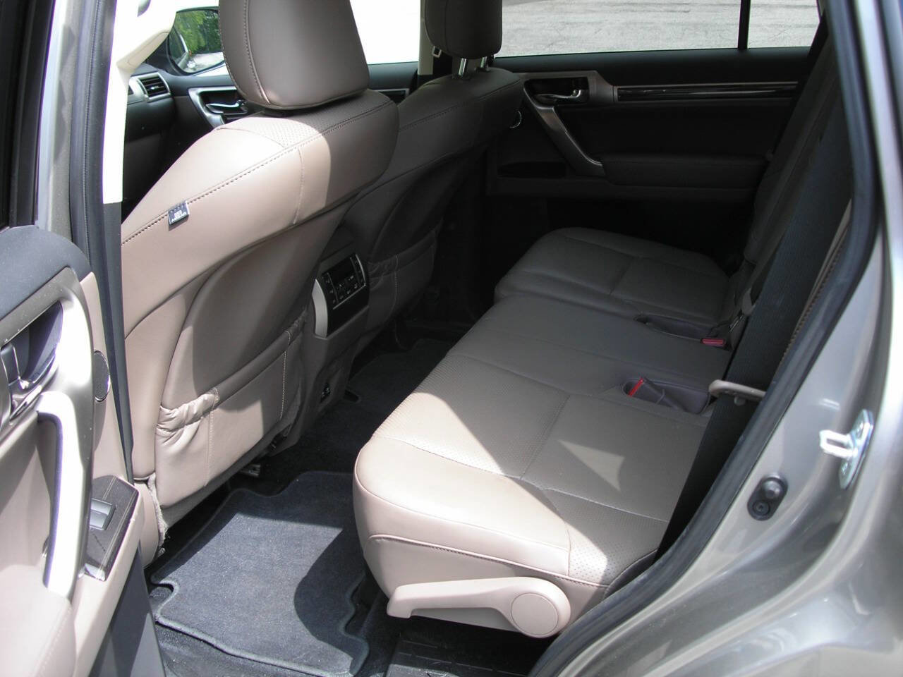 Used 2021 Lexus GX 460 Luxury w/ Accessory Package image 4