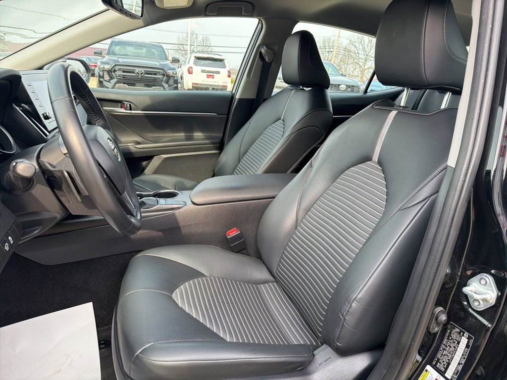 Used 2023 Toyota Camry SE w/ Convenience Package image 7